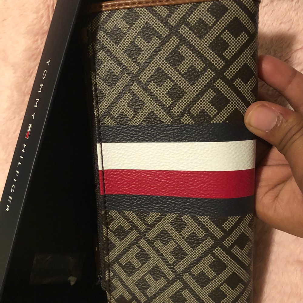 Tommy Hilfiger wallet for women’s